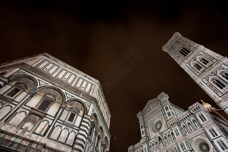 佛罗伦萨大教堂的夜景图片