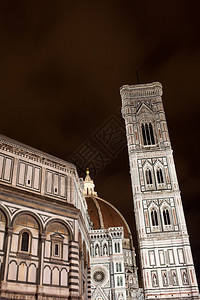 佛罗伦萨大教堂的夜景图片