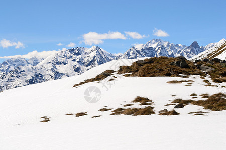 Paradiso公园高山丘高山脉的远光观测图片