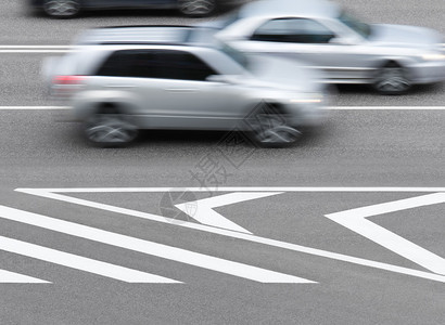 道路标记和汽车抽象背景图片