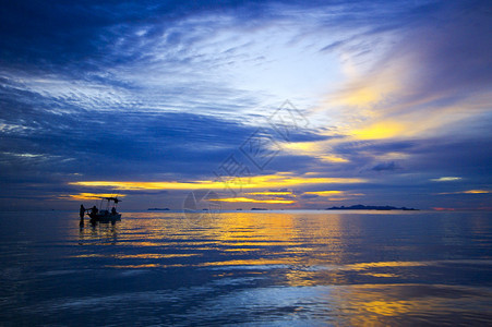 与小船苏梅岛泰国海的日落图片