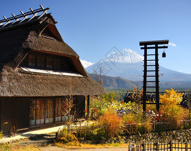 在日本川口的日本历史小屋富士山图片