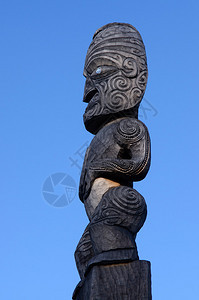 毛利男木雕人物图片