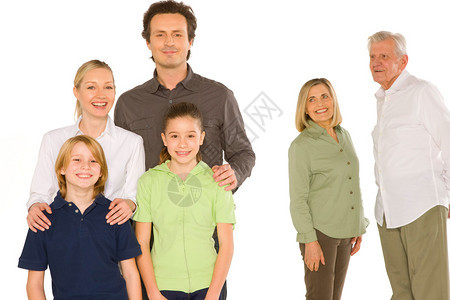 三代人家庭在白种背图片