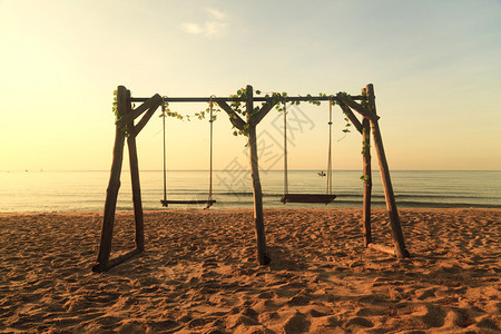 水中秋千图片_水中秋千素材图片大全_摄图网