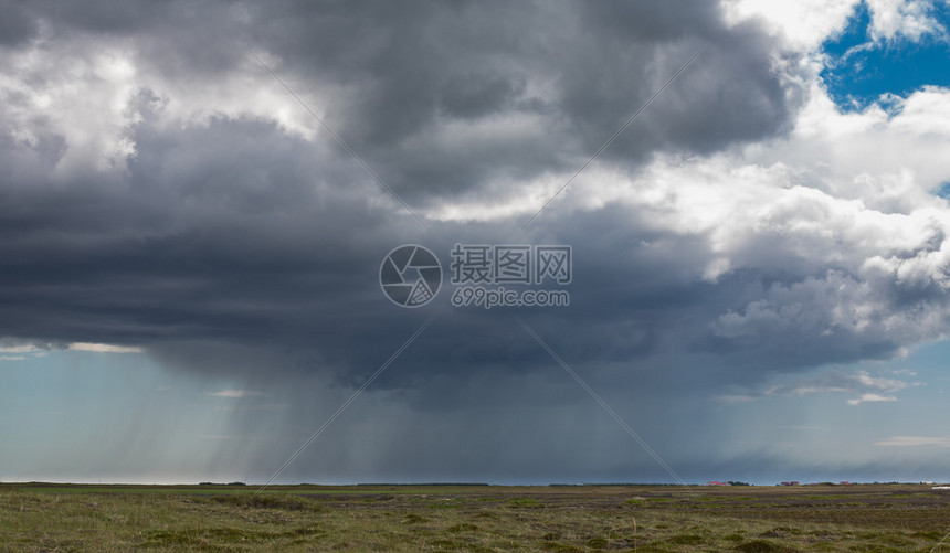 风暴云和雨柱图片