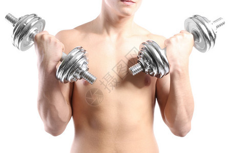 英俊的年轻肌肉运动健壮运动员用哑铃进行锻炼图片