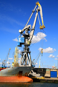 荷兰鹿特丹大型海运货港大型起重机图片