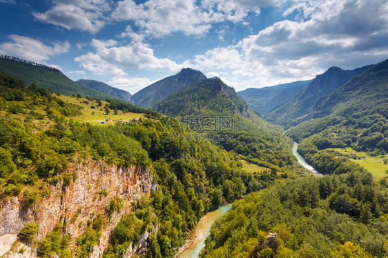 美妙的景色塔拉河峡谷图片