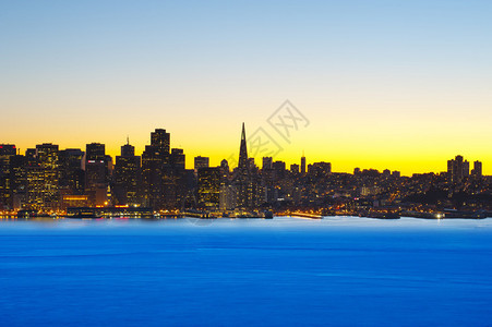 黄昏的旧金山融区美国图片