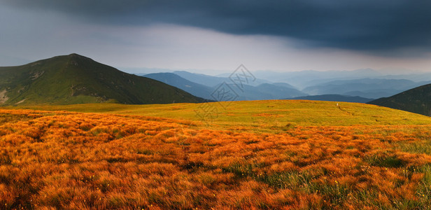 美丽的夏天风景与山HDR图像图片