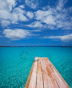 在巴利阿里群岛的伊比萨背景的伊列图片