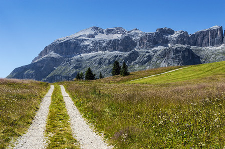 意大利多洛米特斯Dolomites的Sella群fromPralou图片