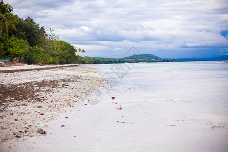菲律宾天堂海滩上可爱干净的风景图片
