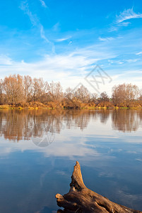 乌克兰Desna河秋天美丽和平图片