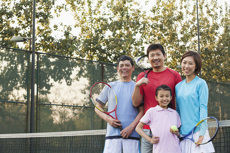 家庭打网球肖像图片