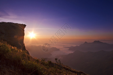 在泰国清莱的PhuChiFa山峰图片
