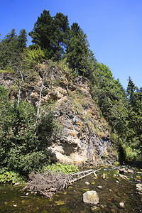 与山河的夏天风景图片