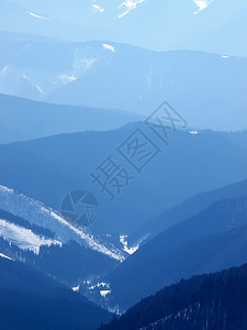 冬天的山脉图片