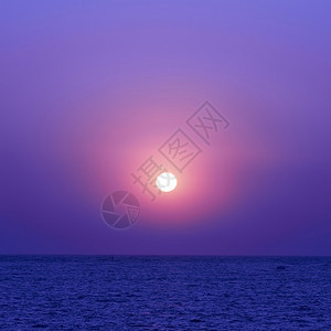 海边美丽的日落红太阳图片