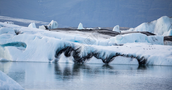 在冰岛Jokulsarlon冰川环礁湖漂图片