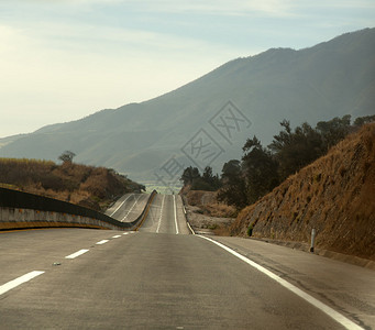 孤独的路新建公路直路图片