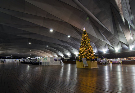 横滨港码头内部未来主义建筑背景图片