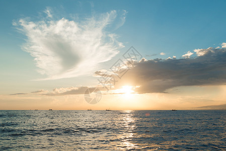 太阳升起的太平洋海图片