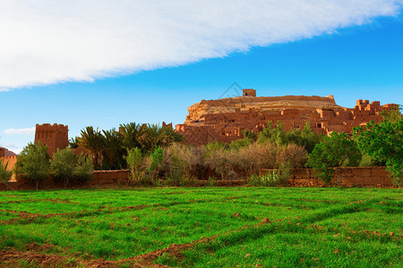 在摩洛哥瓦尔扎特附近的KasbahAitBenhaddou加固城市Ks图片