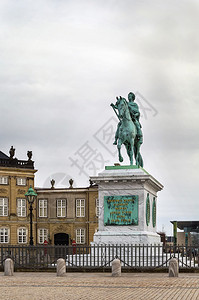雅克弗朗索瓦约瑟夫萨利的弗雷德里克五世雕像它位于丹麦哥本哈根阿美琳堡图片