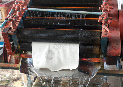橡胶生产用太阳能制背景图片
