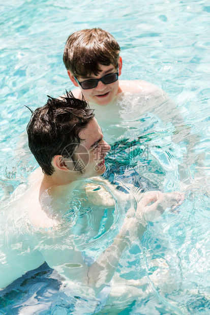 场外兄弟情场内竞争 解密詹姆斯与杜兰特的复杂关系演变