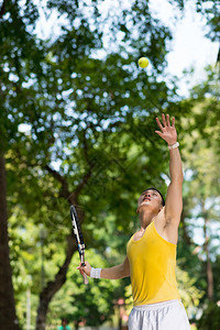 网球运动员发球图片
