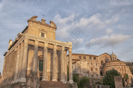意大利首都罗马的罗马安东尼乌斯和福斯蒂纳寺图片