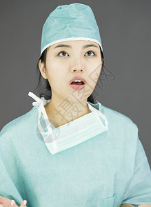 震惊的亚洲女外科医生因肤图片