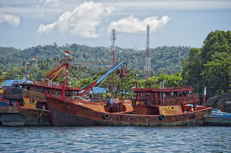 BitungSulawesiIndonesia港生锈图片