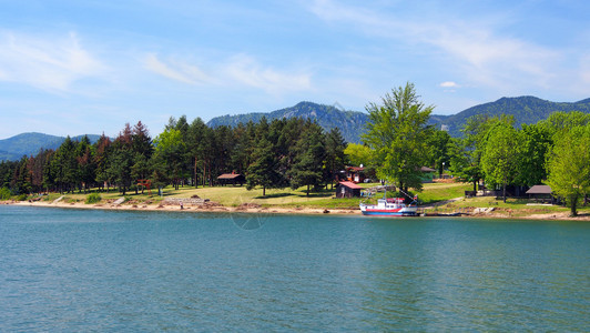 斯洛伐克北部的岸夏天视图LiptovskaMara是斯洛伐克第二大湖图片