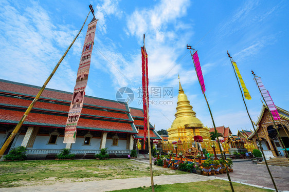 泰国南奔府哈里朋猜寺的泰国北部金塔建筑图片