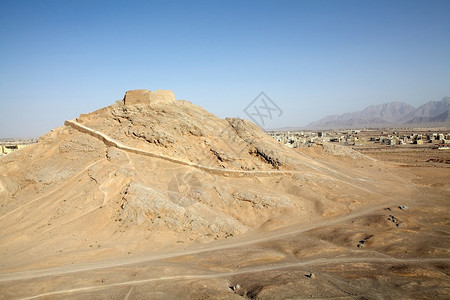 伊朗亚兹德琐罗亚斯德教遗址的沉默之塔图片