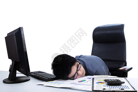 睡在办公桌边的疲劳商人白图片