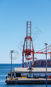 工业航运港口的货运起重机图片