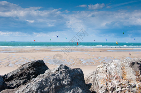 法国Wissant海滩的风推船和图片