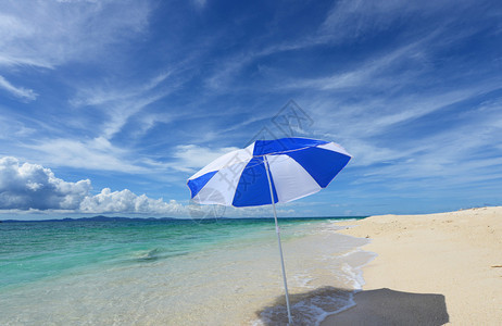 冲绳钴蓝色的大海和蓝天图片