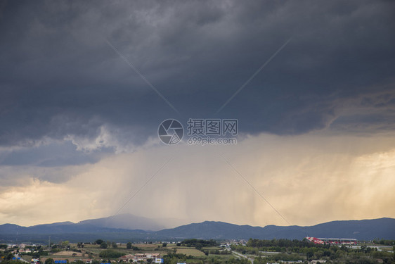 暴风雨加上大图片