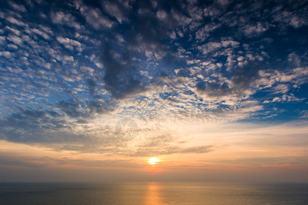 海上日落美丽的海图片