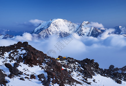 云层高山峰美丽的自图片