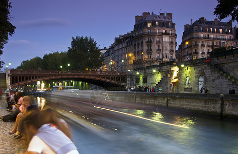 巴黎的景点穿越法国的旅程晚上在巴图片