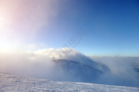 冬天山的霜天冬天的风景图片