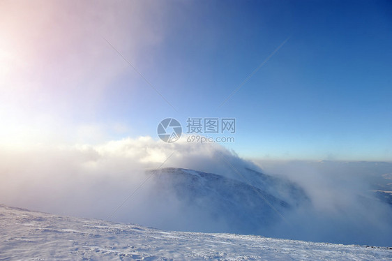 冬天山的霜天冬天的风景图片