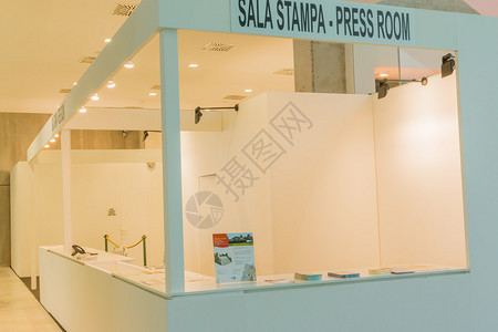 商务中心和接待处新闻发布室的内部图片